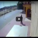 بالفيديو.. شاب يسرق مسجدا في العاصمة الرياض